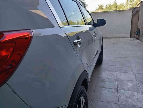 السلام عليكم 
كيا سبورتج موديل 2014 خليجي 
مكينة 2400 دوش على وضع الشركة هية والكير
صدر 70/100 رقم بغداد انكليزي بسمي 
بنوراما طكتين 
بصمة تشغيل وابواب 
ثلاجة جكمجة 
داخل جلد رصاصي 
تبريد بيانو منفصل مناخين 
مكاني البياع حي الموصلات 
السعر 150 وبيها مجال
***********
