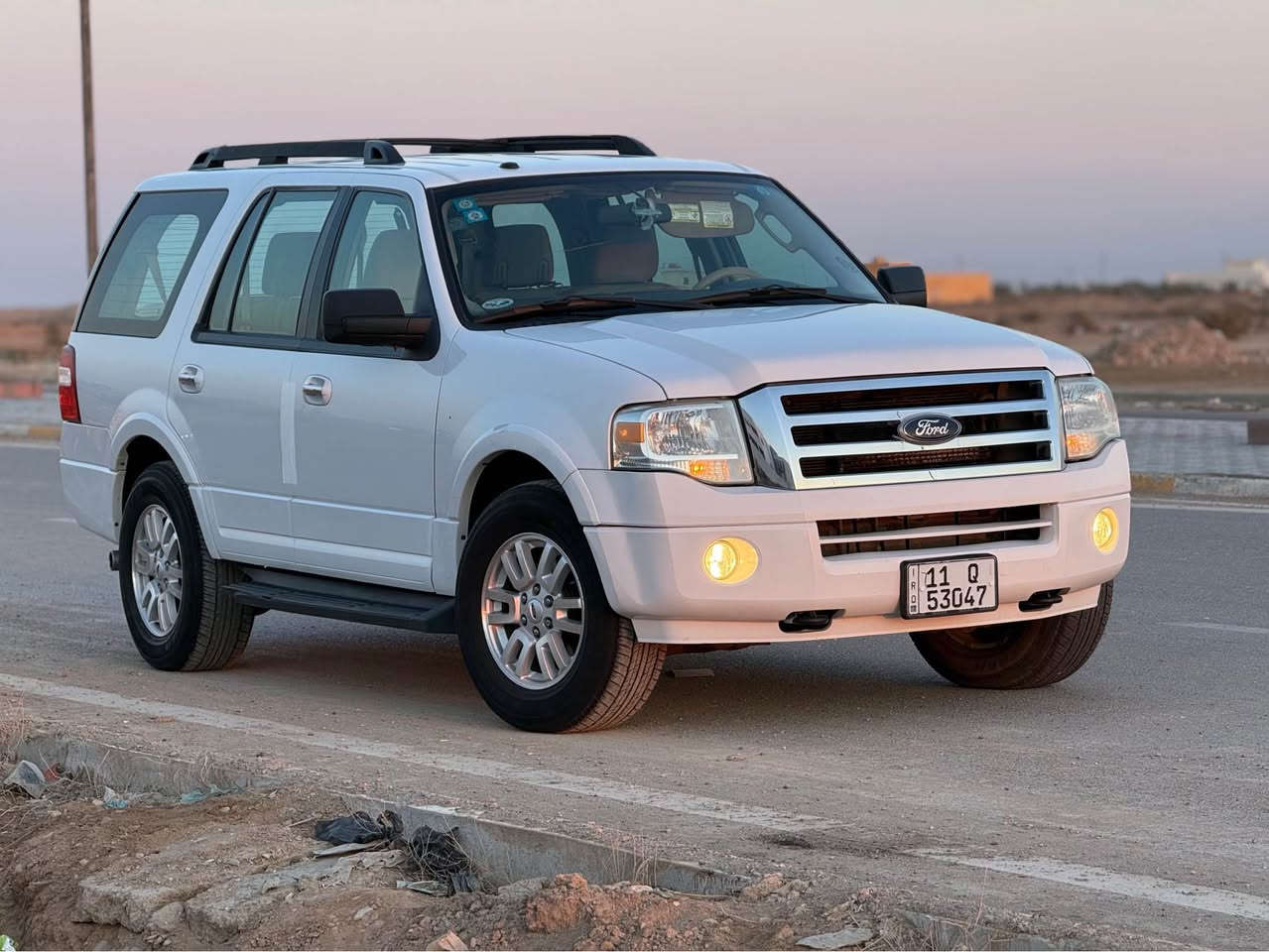 اكسبديشن خليجيه 
موديل 2011 ماشيه128 الف 
كفاله عامه كير محرك كفاله على وضع الشركه 
3قطع تبريد 7راكب تبريد ثلج ❄️ 
صدر جيد بلشركه مبدل تخم تاير ياباني 
بسمي رقم بغداد  
مكاني بغداد *********** الفارس, صلاح الدين
