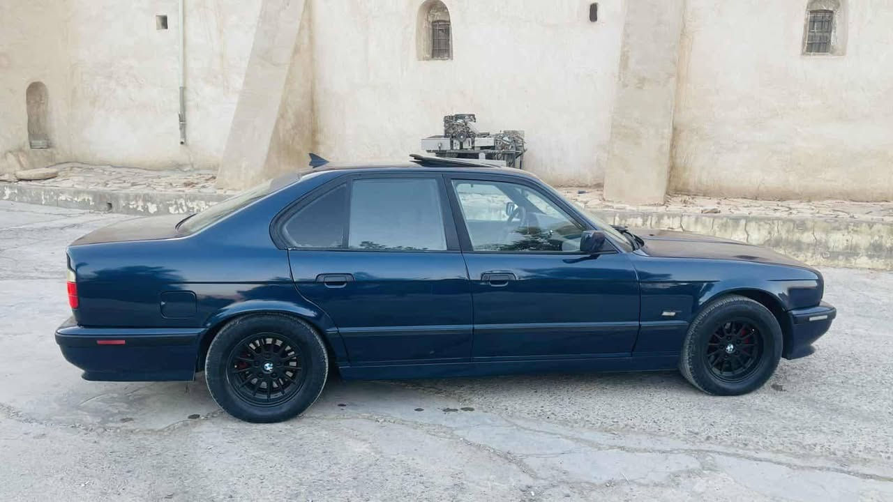 بیئێم مۆدیل 92 مەکینە 520کەپسی گێڕتەرح سڵاید ئاڕم پلاستیکی سلێمانی بەشەرتی گێڕومەکینەوتەقەوڕەقەو کارەبای داعمولێدراوی نیەسیعری 35گەڵا ژ.م *********** ڤایبر واتساپ تلیگرم حلبجة, السليمانية
