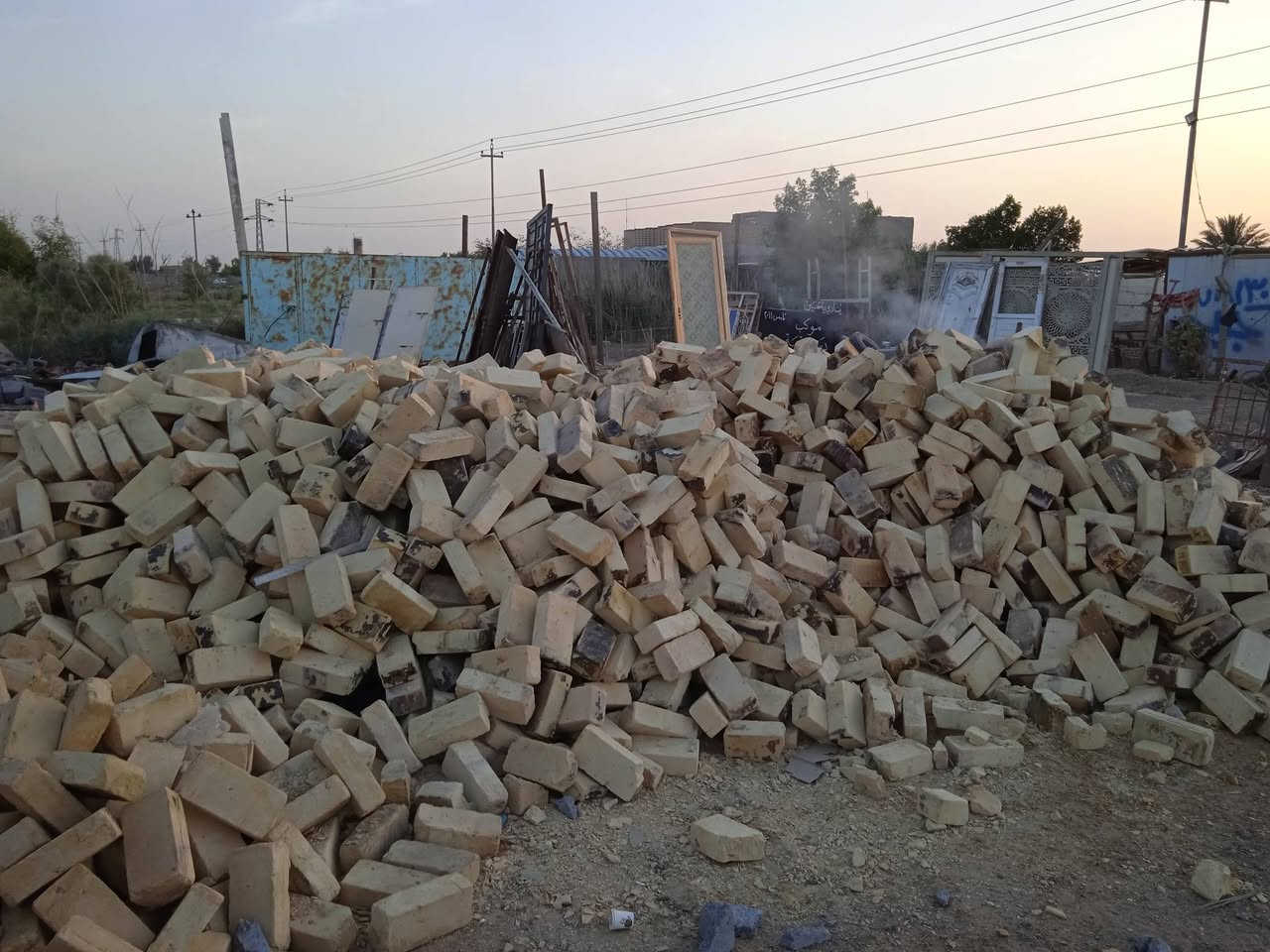يوجد الدينا بلوك درجه اولى مناسب لالف 650الف واصل شرط الگلاب مع ابو كرار السعيدي بيتك نحو لافضل مستعدون لتجهيز كافه انواع المواد ما عليك بس لاتصال وتدلل لاتصال ***********مع ابو كرار السعيدي لا تحتار كلشي جاهز وشكرا
