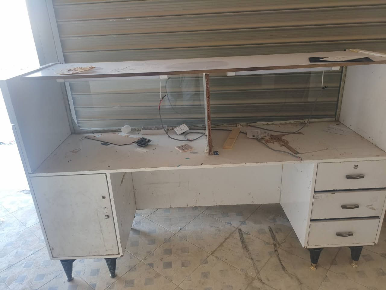 باترينه عدد ٢ 
جام من الجهتين 
الطول ٢٢٠ سم
العرض ٧٥ سم
و ميز يرهم مال صيانه او مال اجهزه عرض الميز ٢ متر و ٢٠ سنتيم


**إذا كنت صاحب هذا الإعلان وتريد حذفه لأي سبب، رجاءا أرسل رسالة إلى الدعم الفني**