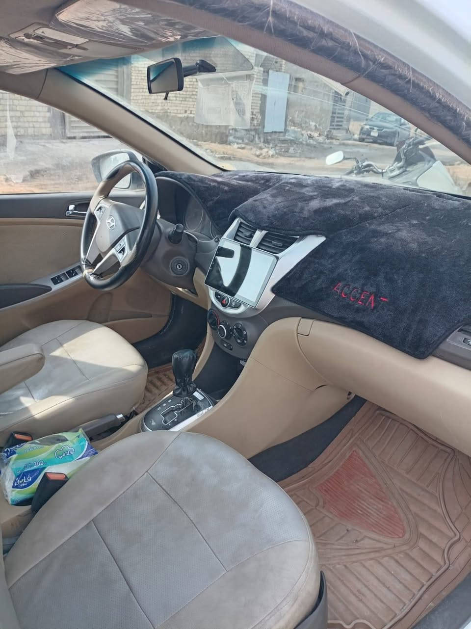 سلام عليكم للبيع سيارة مكان سياره غزاليه اكسنت 15 خليجي فتحه بالقماره  مكفوله سياره بس دعاميات صبغ لاثر شخوط فقط مثل ماموضح بالسونار حلوه سياره بالعافيه ع ياخذه ... ***********
