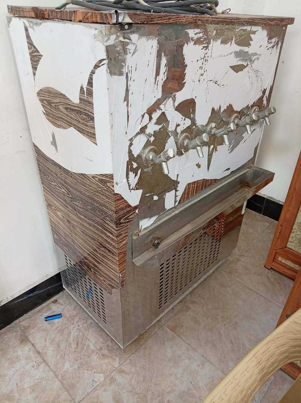 مبرده شغل بشرط على فحص ماطور نحاس سرعتين كلشي نضيف سعر ١٠٠ الف طبلات كلش نضيف سعر ٣٠ الف براد شغل بشرط على فحص سعر ١٧٥ الف العنوان فلوجه حي المعلمين قرب جامع سعد***********//***********
