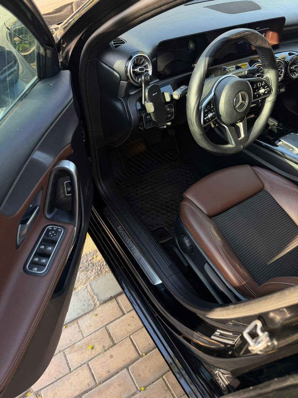 🚗 Mercedes A180 2021 🚗

✅ أعلى فئة
✅ موديل 2021
✅ الحالة العامة Excellent
✅ فبريكا بالكامل
✅ بدون أي بوية نهائيًا
✅ جاهزة للمعاينة والفحص

📍 المرور: النزهة
📄 الرخصة سارية حتى 03/03/2027

📍 المعاينة: التجمع الخامس

🛣️ عداد 138,000 كم

سيارة بحالة ممتازة جدًا، محافظة على حالتها الأصلية بالكامل، بدون أي أعمال دهانات، وجاهزة للمعاينة والاستلام.

📞 للاستفسار أو حجز معاينة:
 01140657633


**إذا كنت صاحب هذا الإعلان وتريد حذفه لأي سبب، رجاءا أرسل رسالة إلى الدعم الفني**