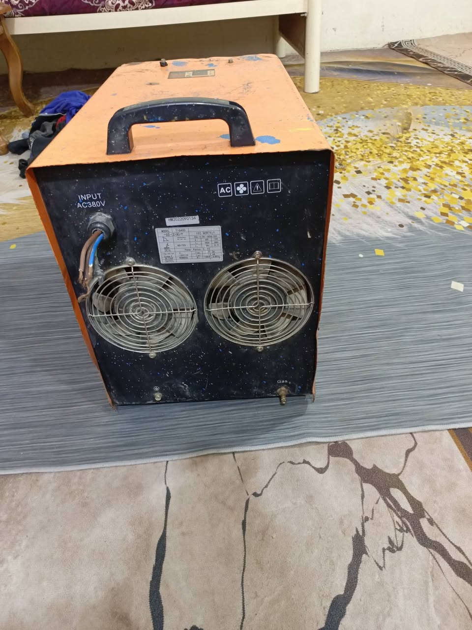 ماكنه لحام جسك 400ابير ثري فيز نضيفه وياها يده لحام طولها 16متر والبارد 2متر السعر 300وبيها مجال قليل ***********
