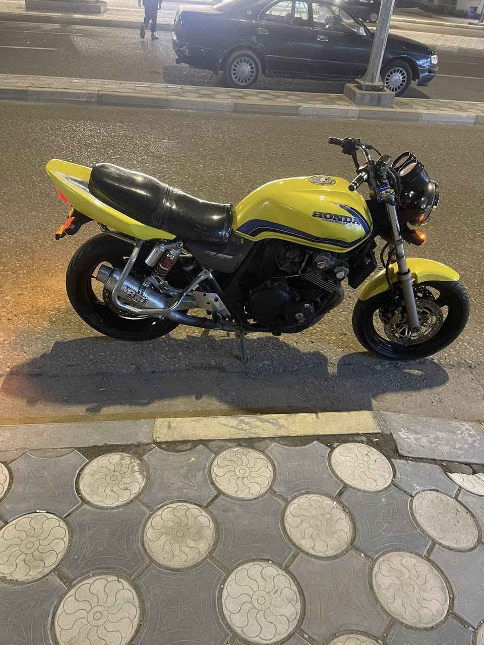 دراجة سيبي فور هوندة البيع مكان حي الغدير جيل ثاني رقم ***********
