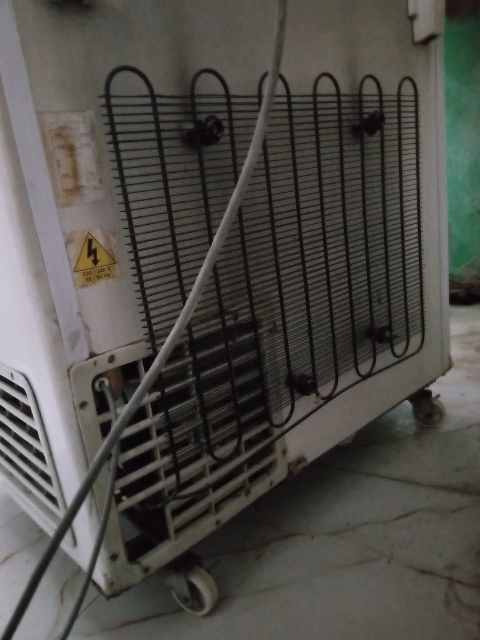 السلام عليكم للبيع مجمدا شغاله خير من الله 
للاستفسار ***********
