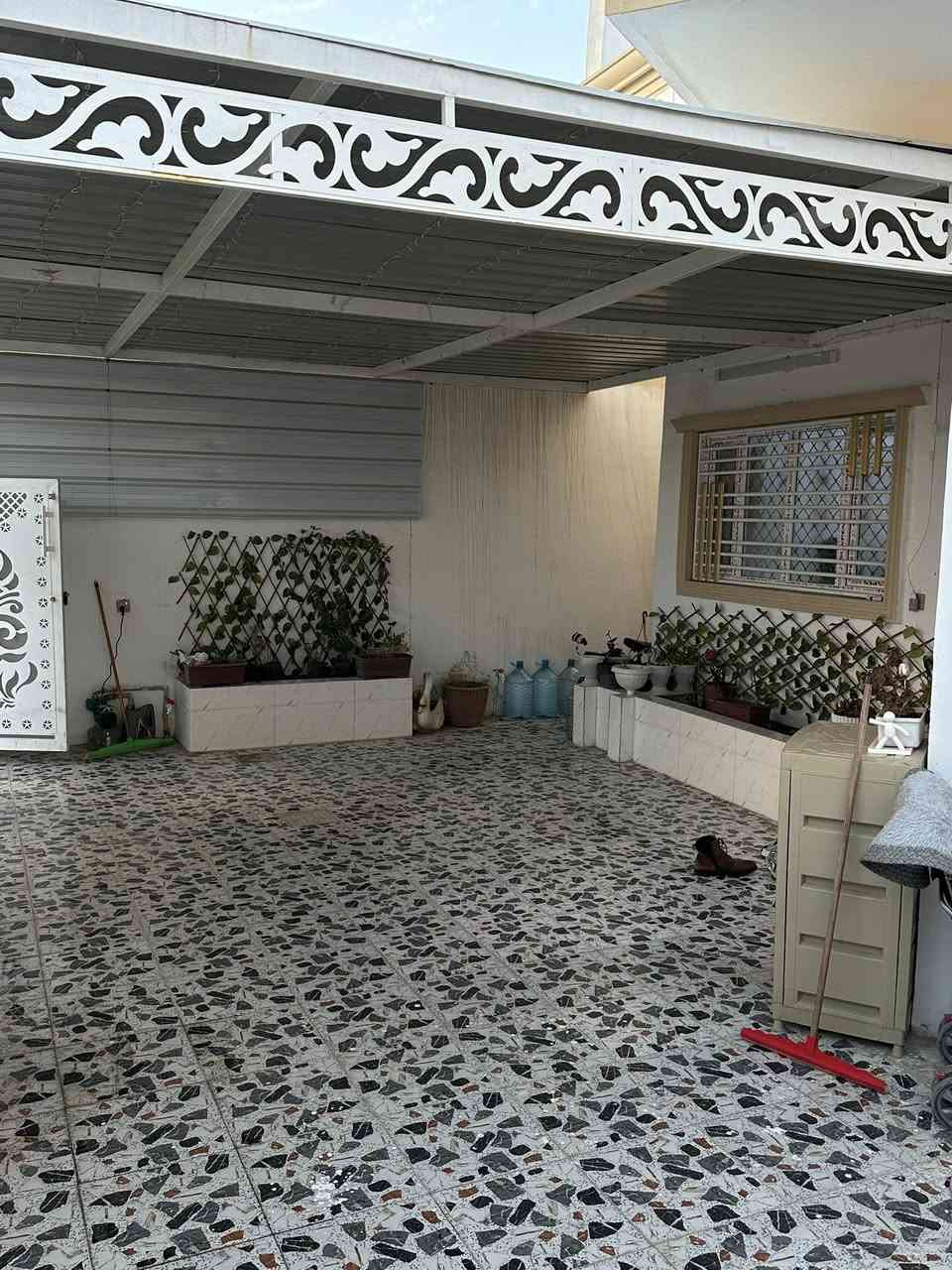 السلام عليكم لبيع دار سكني مجمع جنة تكريت
المساحه ٢٠٠ متر 

البيت طابقين 

اربع غرف نوم 

السعر ١٢٥ مليون 

للاستفسار وباقي التفاصيل 

***********
