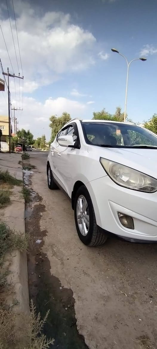 توكسون 2012 للبيع
محرك 2000 سنويه بطاقة بانزين صدر امامي خلفي جديد شرط تبريد شرط باب السايق تبديل فقط 
***********
***********
السعر ١٢٥$
