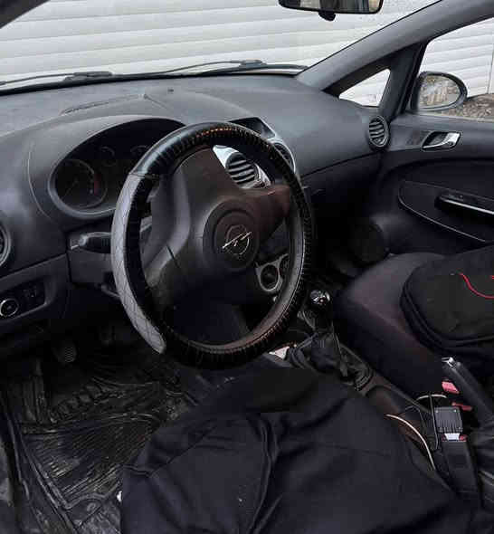 ئۆپڵ کۆرسا 2014 
٢٢٠ هەزار رۆیشتوە 
٤تایەی تازەی لەسەرە بێ کێشەیە 
سەنەوی یەک مانگی ماوە باناو خۆمانەویە هیچ خرامەکی لەسەر نیە 
گێڕو مەکینەی بە شەرتە بێ کێشەیە 

سعر لە کۆمێنت داوابکە ڕاستەخۆ بۆت دیت 📩 

٢پارچە سبوخی هەیە پێشو پشت کەپس ساردە کوتیشی هەیە 

ژمارەی خاوەنی 
***********
***********
