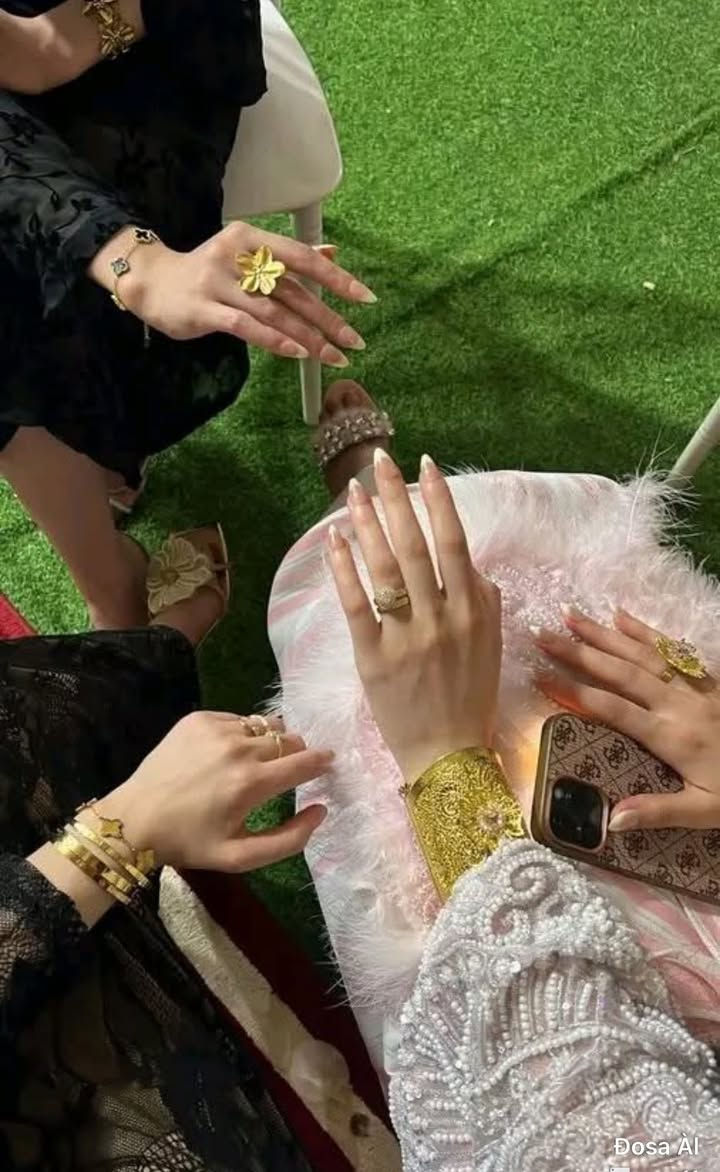 اضافر شقلام تسليم فوري 30قطعة ب 20د 
متوفر توصيل فقط


**إذا كنت صاحب هذا الإعلان وتريد حذفه لأي سبب، رجاءا أرسل رسالة إلى الدعم الفني**