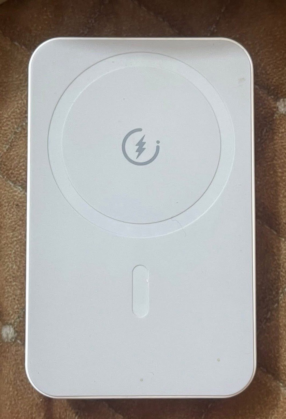 سلام عليكم  ايفون 12 برو ماكس 
بطاريه ٨٥
ذاكره ٢٥٦
امريكي 
مكفول كفاله عامه
الايسي مال شحن عطلان مالته وشحنه ماك سيف  بقدره 10000 يعني يكفي ويوفي احسن من السلك بضهر  بكيفك تريد تصحله تريد تشحنه بماك سيف للبيع  او مراوس ب١٤ برو ماكس ونطي فرق مكان حله بابل