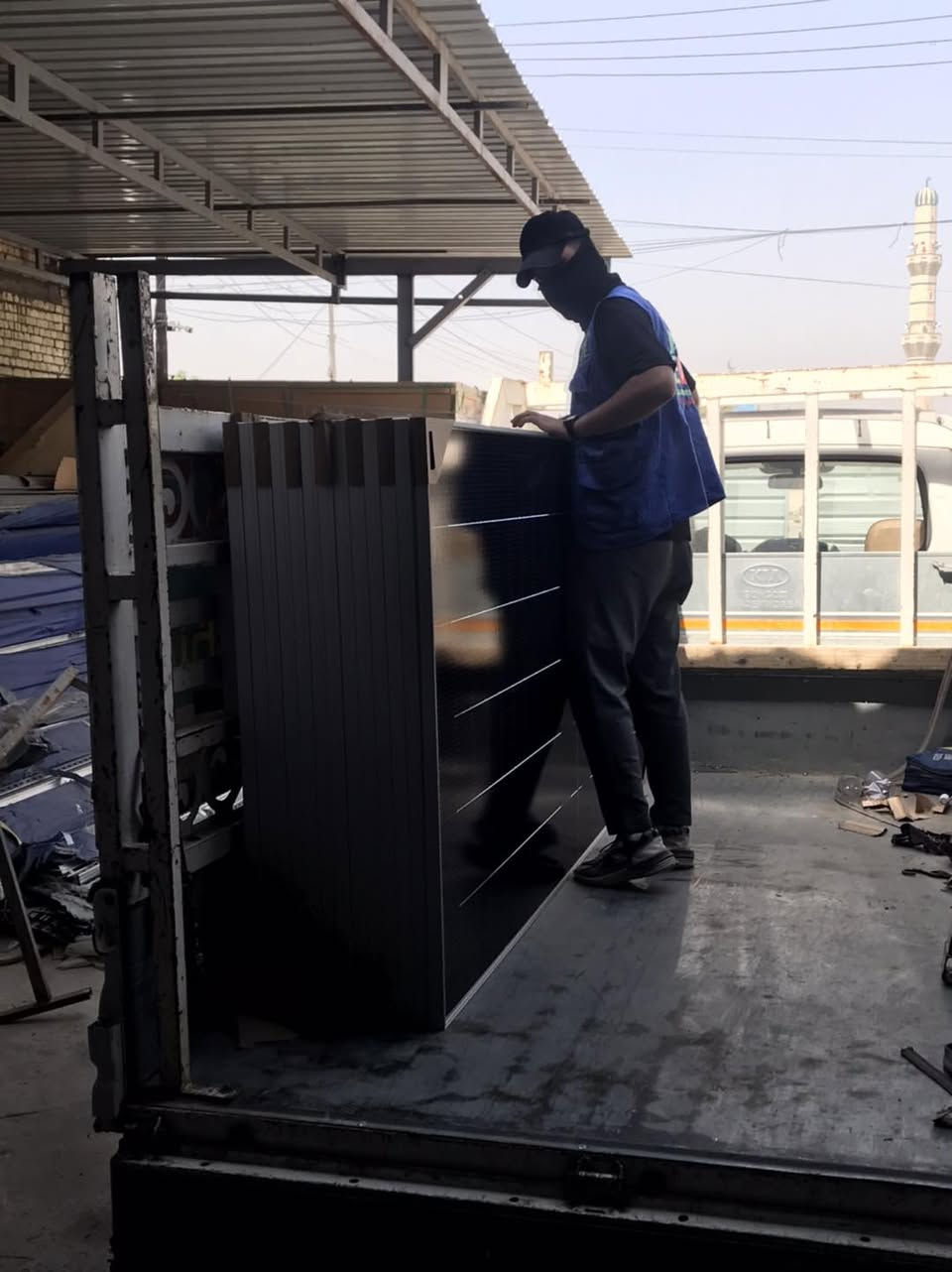 جانب من تحميل جزء من موادنا الى وكيلنا في بغداد 

الواح جينكو ٦١٥ واط الافضل عالميا مع شهادة منشأ باسم شركتنا كريد A

بطاريات هايلي العالمية الغنية عن التعريف بقدرة ١٥ كيلو واط وعدد دورات ١٠،٠٠٠ دورة مما يعني عمر تشغيلي طويل يصل الى اكثر من ١٤ سنة

انفيرترات سولارماكس تيك فاين بقدرة ١١كيلو واط 

تجهيز جملة ومفرد 
بغداد - حي الجهاد

***********-***********-***********
