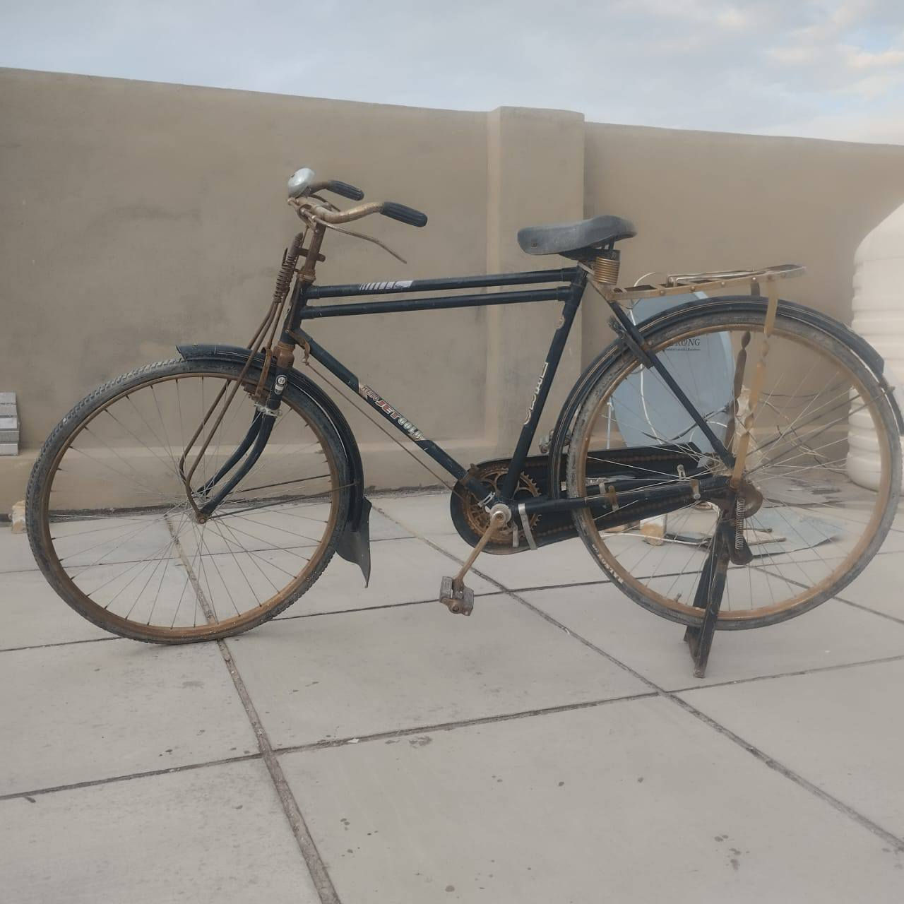 پايسيكل حجم30
هيرو - هندي اصلي
(شغال)
تفاصيل:--
كل قطع الدراجة هندية إصلية
حتى البايدار هيرو
السراج هيرو
الجرص هيرو
الإطارات هيرو
السيپاية هيرو
~~~~~~
السعر50 وبيه مجال قليل
