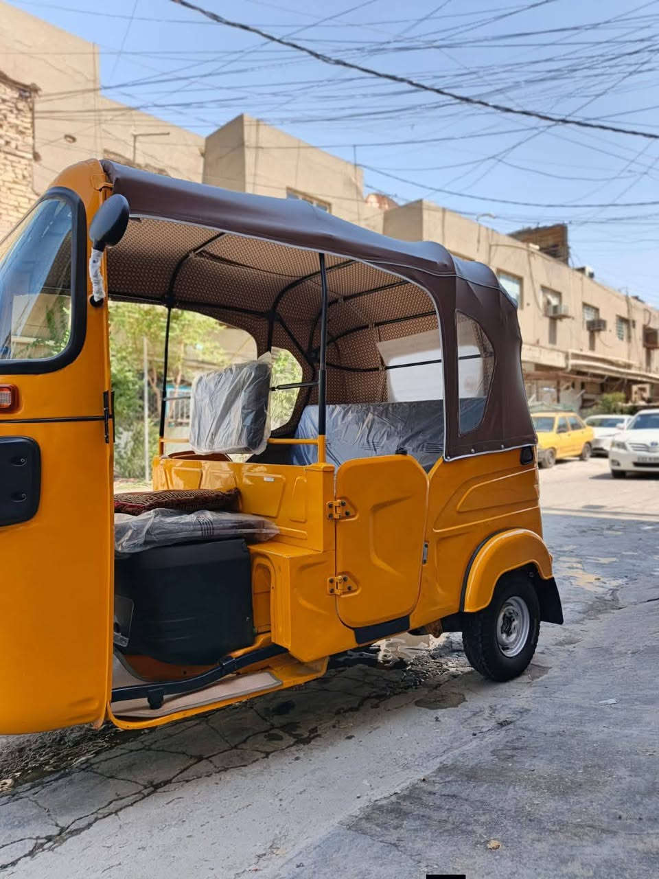 السلام عليكم تكتك للبيع موديل 22شهر 10 رقم بغداد نكليزي نضيفه كلش مكينه برغي ما مفتوح بيها  سعر 8500 وبيها مجال مكان بغداد الحسينيه راشديه ***********
