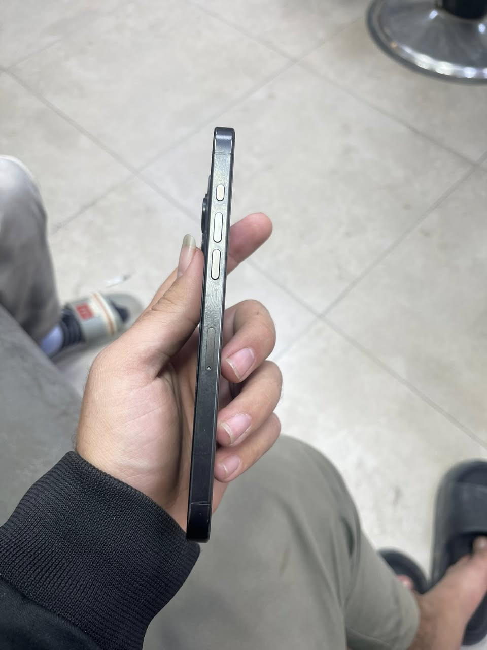 السلام عليكم
آيفون 15برو ماكس تيتانيوم اسود🖤

عربي شرق اوسط جهازAA/A

بطاريته 90🔋

ذاكرته256

فقط مبدل شاشه شاشه مالته تجي تشوفه إذا مو حاله حال الاصليه تاخذه بلاش فيس إيدي شغل كلشي شغال بيه بس مبدل شاشه حاله حال الاصليه مال جهاز ثاني 

رقمي***********

عنواني قرب جزيره بغداد سياحيه

سعره 850بيه مجال
