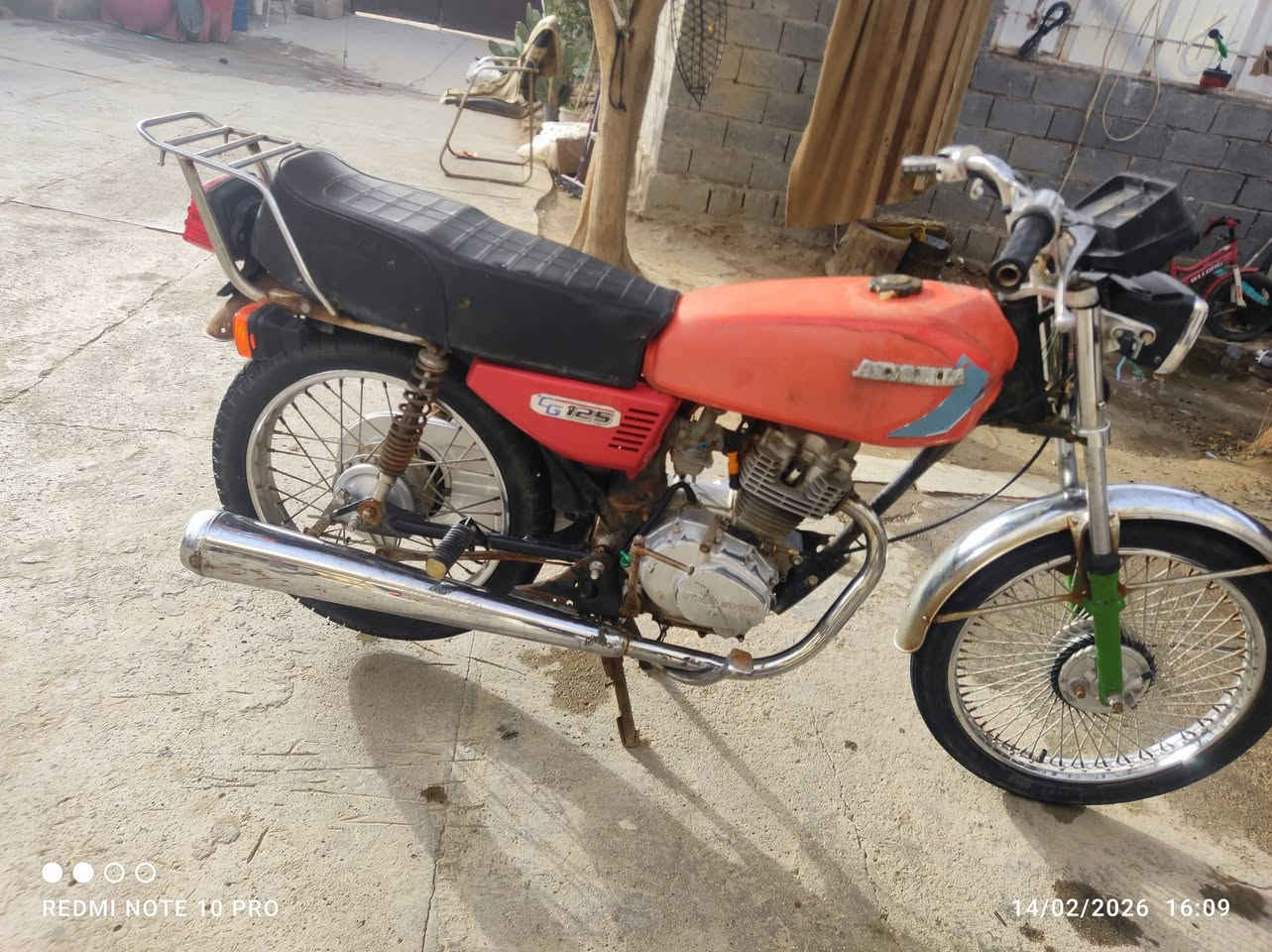 كلك. موديل مادري شكد.  مجفت جديد   سعر 250 وبيه مجال. مكاني طوريج  متواجد فيس ورقم
***********
