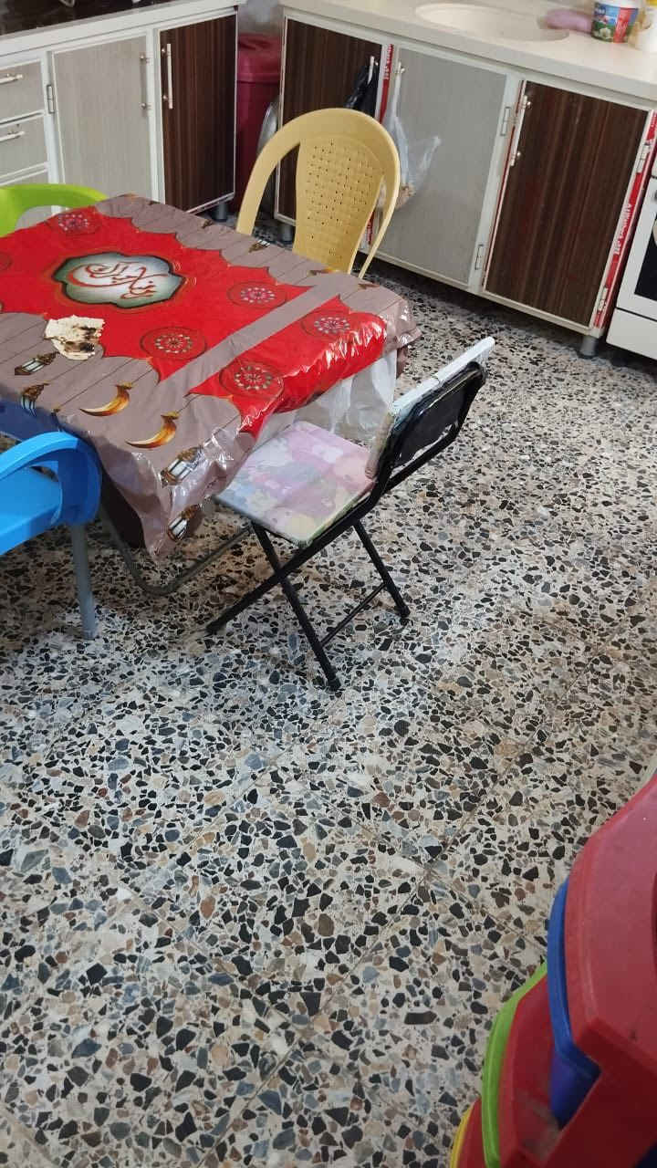 بيت للبيع 120متر منطقة المختار سيد عبدالله البيت ركن على شارعين محتوياته غرفة وصالة ومطبخ واستقبال وصحيات وبيتونه وتشاريف وطارمه. بسعر 45 مليون 
مكتب حازم البديري 
***********
