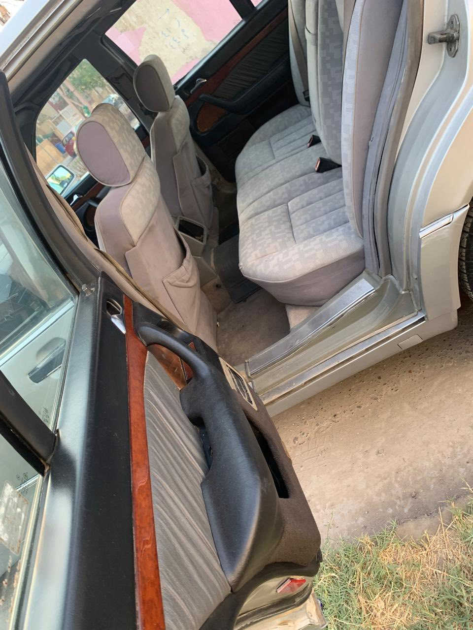 السلام عليكم
مارسيدس W140
للبيع فقط بدون مراوس
S 300 مكينه عدله تابوت نوزلات  مو عنكبوت 
اللون سلفر غير محدد مصبوغه جديد 
موديل 91
رقم بغداد
فتحه سقف
داخل مخمل لون رصاصي بلون السياره نظيف جدا 
كير ومكينه بحاله جيده صدر امامي وخلفي مبدلهن 
التايرات الاماميه جديده 
التايرات الخلفيه نظيفه 
منضومة بانزين جديده 
مكان السياره بغداد 
رقم ***********
السعر 58 وبيها مجال كلش قليل
