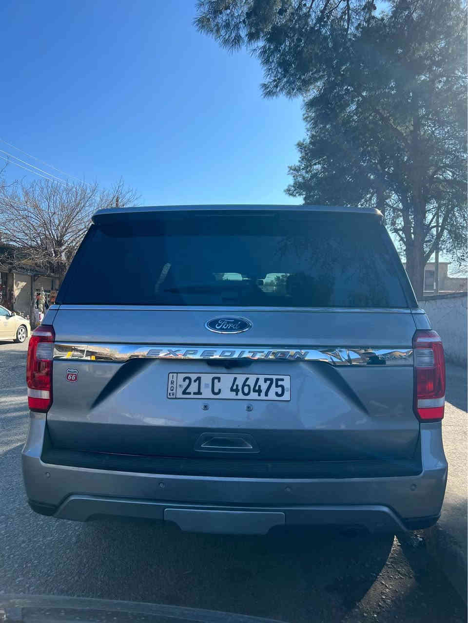 Ford expedition 2021
فوول مواسەفات
ئەونەی مواسەفات زۆر ناژمێردرێت 
پانۆراما
ڕادار
خەتی جادە
ئۆتۆ پارک 
لایت ئۆتۆ و لید 
٣ ڕیز کوشن
کوشنەکانی کارەبا خەزن سارد گەرم
سوکان هیتەر
شەحنی وایەرلێس
تەبرید مەرکەزی
بەسمە و شەغال
کار پلەی
هیچ نوقسانی نیە و گڵۆپی مەکینەشی هەڵنەکردووە ٣٥٠٠٠میل ڕۆیشتووە سعر٣١٠ معامه له ***********
*********** السليمانية, العراق
