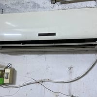 تبريد 2 طن نوع ارجلك شغال و منصوب تشوف برودته و تاخذه السعر ٢٠٠ وبي مج...