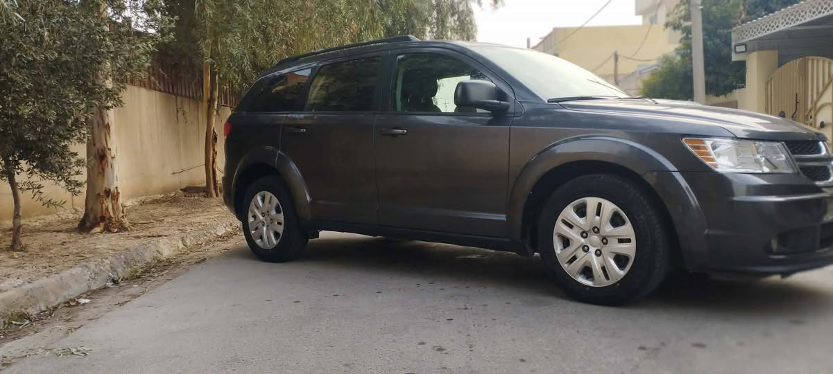 السلام عليكم
دوج جورني 
موديل 2019
رقم نينوى جديد 
سيارة بأسمي و سنوية جديدة 
محرك اربع سلندر 2400
ضررها جاملخ الامامي اليسار و الدعامية الأمامية 
سيارة ماشية 37 ألف ميل 
تبريد قطعة واحدة 
طخم تاير جديد 
بصمة 
كاميرة خلفية اصلية 
تحكمات ستيرن 
داخلها جديد 
دخول ذكي 
للاستفسار الاتصال على
***********
