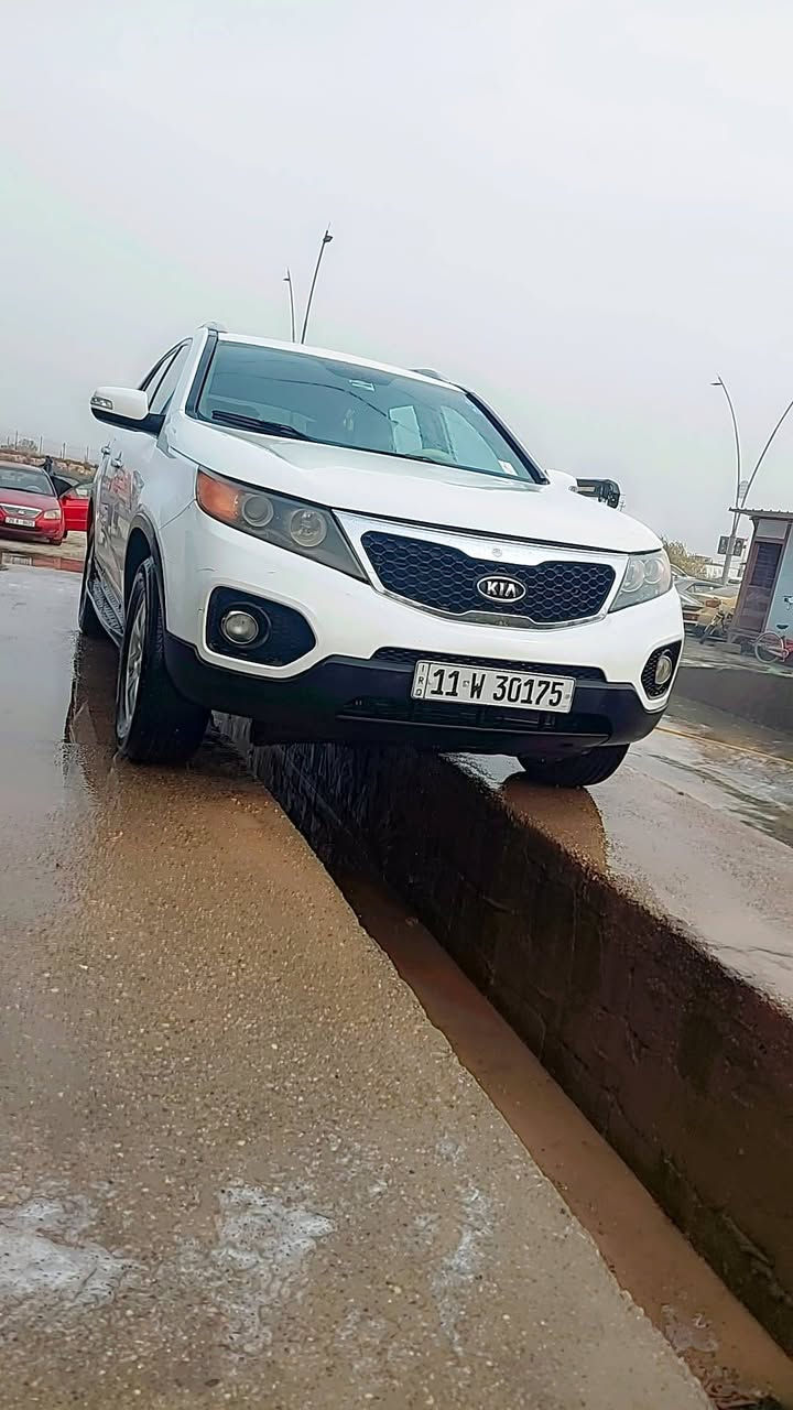 سورنتو للبيع موديل 2013امريكي محرك 2400
رقم بغداد ابسمي 7راكب نص فول بيهه جاملغ وبنيد رش بدون لادواخل ولا اي شي سيارة كاملة ماناقصهه شي 
 مكانهه ديالى الخالص السعر 136 رقم
الهاتف ***********
