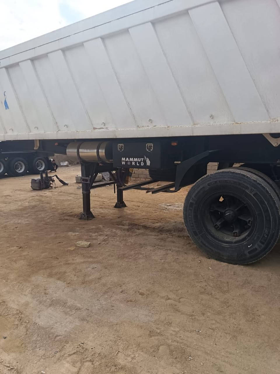 سلام عليكم للبيع عربانه ماموت إماراتيه مديل ٢٠١٣رقم ***********
