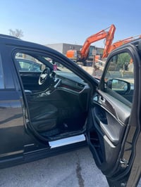 للبيع جيب لا ريدو موديل 2023 الشكل الجديد 7 راكب الملكي تحكم استيرن فت...