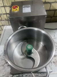 خلاط حمص 5 لتر استخدام اسبوع فقط السعر 175 بي مجال قليل   07721682336