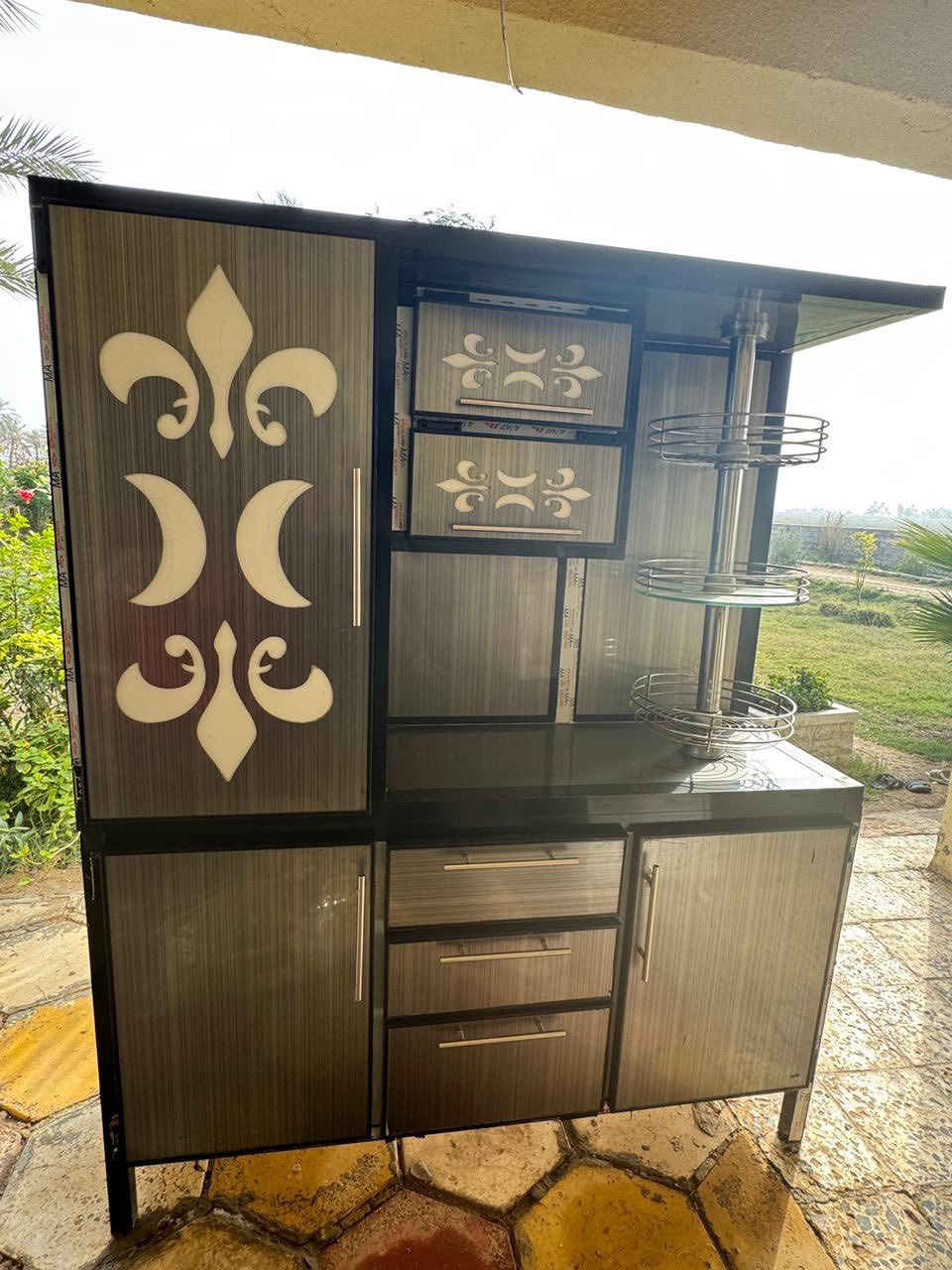 السلام عليكم يوجد كاونتر للبيع نضيف كلش سعره خاص مفتوح ***********
