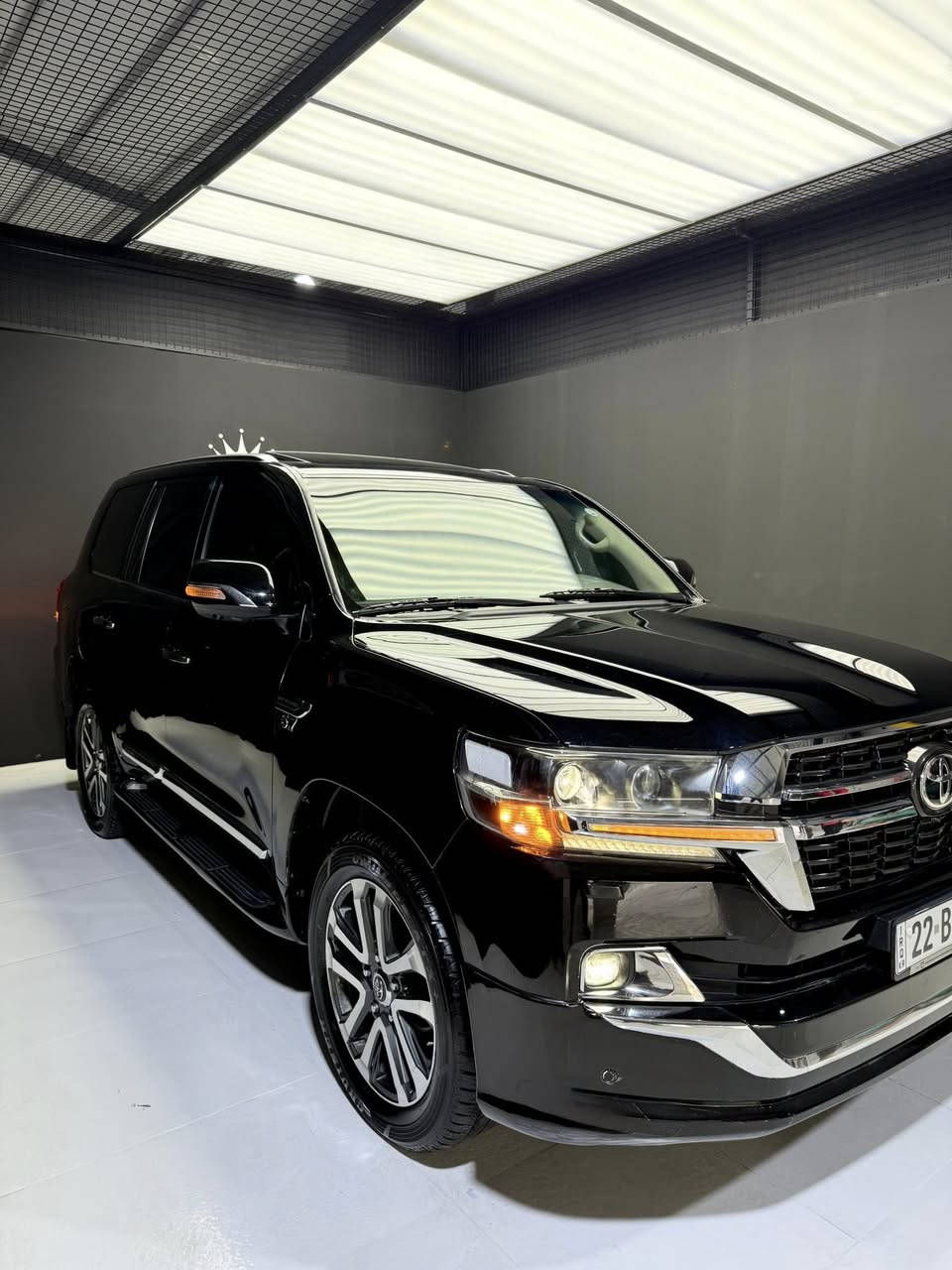 بسم الله
⚔️ Land Cruiser - VXR - Black Edition  ⚔️

السيارة خليجية وكالة ساز مكفولة من الصبغ والتبديل والبارد والفتح حتى الدعاميات ومغلفة PPF ظمان 10 سنوات بالعافية الي تصير من نصيبه 

📦 كير ومحرك كفالة من الفتح والصوت وكلشي 🪬

السعر :- 53,500$ يعني 535 ورقة وبيه مجال قليل

مكان السيارة :- سليمانية 
الموديل :- 2018
اللون :- اسود 
المحرك :- V8 5.7 محرك لكزس
العداد :- 82 الف كيلومتر حقيقي بشرط الفحص 

المواصفات فول باب اول SAS 🦅🔥

:- بصمة - سلايد - تشغيل عن بعد - كاميرا 360 درجة - ثلاجة  - 8 ارباك - مرايات شفط - حساسات  - كشنات جلد - كشنات كهرباء- تبريد مركزي - انارة داخلية LED- فور ويل 4✖️4 ( دبل اكسل ) - لايتات زينون - 3 شاشات - كيجات لكزس - وبعد المواصفات المعروفة 

السيارة جاهزة وبشرط الكير والمحرك والحدادية والكهربائيات 

رقم اربيل تحويل او وكالة حاظر 
  

للاستفسار اتصل :-   ***********
