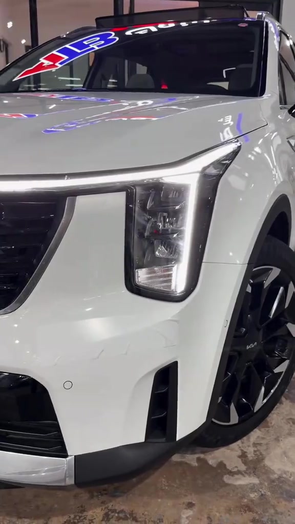 وصلت الجديدة 🔥 Kia Sorento 2026 سورنتو فول مواصفات ✨ ▪️ محرك 6 سلندر قوي واداء فخم ▪️ سقف بانوراما ▪️ مقاعد جلد فاخرة ▪️ تدفئة وتبريد للمقاعد ▪️ كامرات 360 درجة ▪️ حساسات 360 درجة ▪️ تحكم ريمونت (تقدم وترجع) ▪️ مرقم بغداد كامل ▪️ ضمان شركة كيا + صيانة مجانية متوفر الان وبعدد محدود 🚘🔥 📞 للتواصل والاستفسار: 📌 6368 📞 *********** | *********** 📍 بغداد – البنوك قرب تقاطع نادي النفط 📍 كربلاء – مدينة معارض كربلاء – معرض رقم 2
