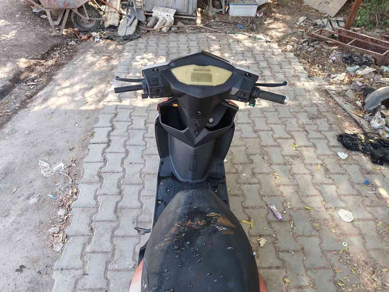 سلام عليكم عندي درجة للبيع شحن دون بطاريات كل شيء بيه شغال الرقم للستفسار ***********
