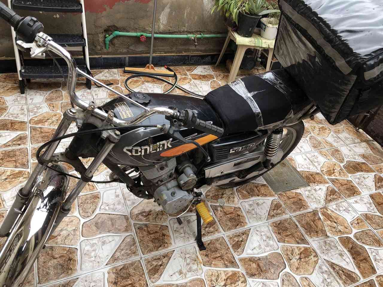 السلام عليكم
سيفان ١٩ كل غراضها جديده معمره كامل
 مكينه كور كامل جديد وبستم جديد كسر كارتونه 
بدون اوراق واكفلها من كلشي 
بيها بس الهندر الخارجي ينرادله تبديل بس شغال
للعلم ممشتغله دلفري صندوك حاطه للغراض 
مكاني الرحمه
سعر ٢٦٠
***********
