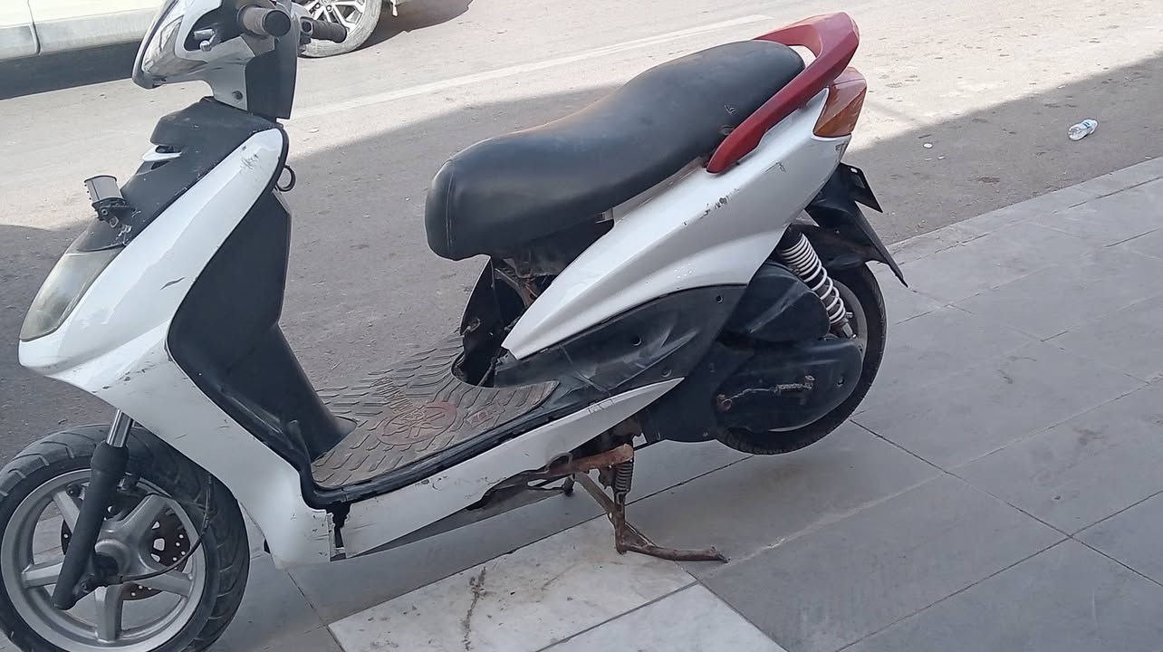 دراجه سكنس نثيه نضيفه سعر ٤٥٠ وبيه مجال حك جيه مكاني كراده داخل اتصل عليه بخدمتك ***********
