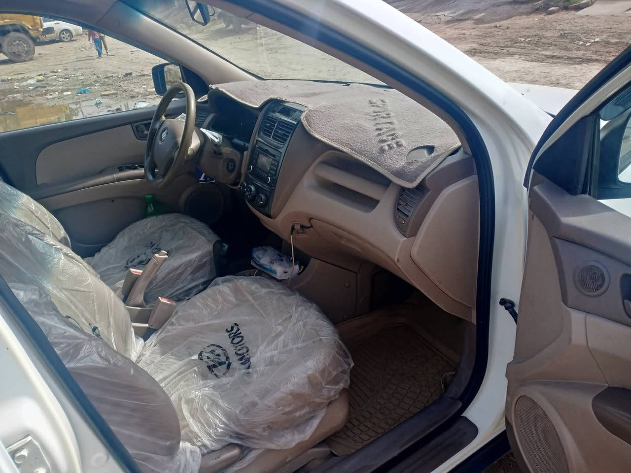 السلام عليكم  كية سبورتج موديل 2009 خليجي مكفولة من الضربة والصبغ والتبديل رقم بابل انكليزي بأسمي مكان السيارة بابل شارع 80 جهة النجف غير متواجد على النت  الاتصال على الرقم *********** السيارة جاهز من كلشي السعر 125 وبي مجال
