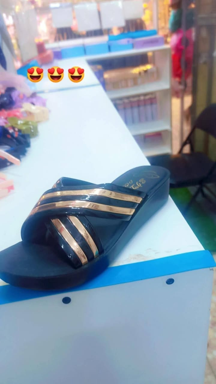 بضاعه محل كامله للبيع بدون  مفرد عنوان بغداد العطيفيه
ستفسار هذا رقم***********
