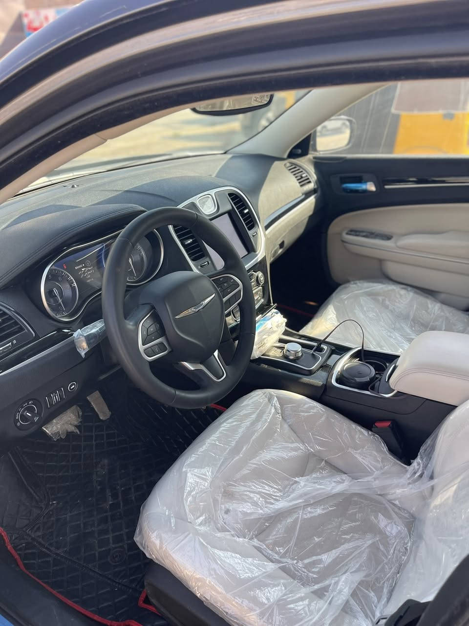 اوباما 2023 خليجية C300 ماشية 13 مكفولة من كلشي وضع الشركة بسمي رقم بغدا مكان بغداد موصفات بني رما سيارة مغلفة بي بي إف للتوصيل ***********
