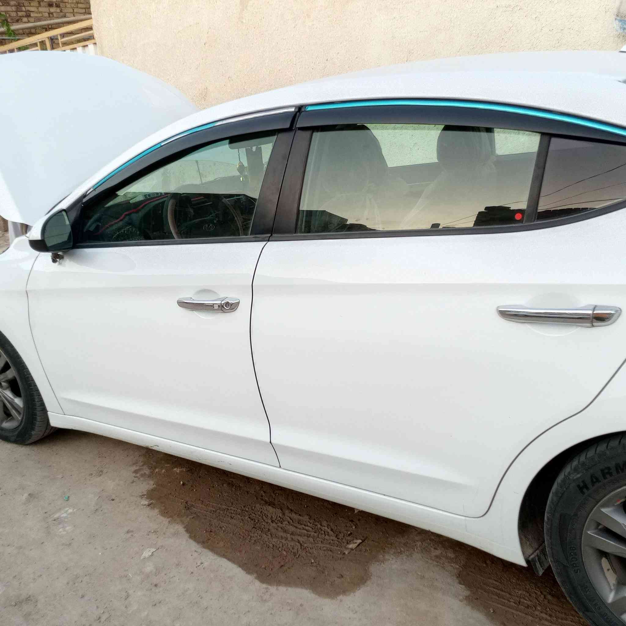 سلام عليكم النتر 2018   بيها بنيد فقط  امريكي   ماشيه الف  رادار جانبي  3انضمه قياده  شرط مكينه صبانه ما محطوطه عليها  سياره نضيفه أحله من الصوره مال جناي ما عايزه برغي  بيع متوازي  السعر 126 وبيها مجال  متوازي عل بيعها ***********
