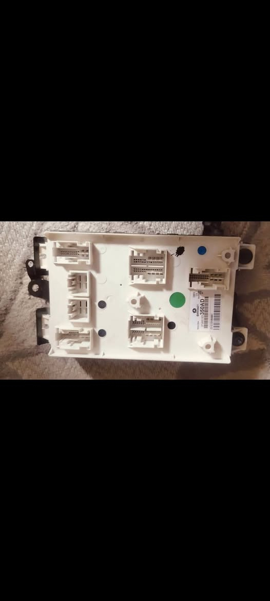 السلام عليكم غراض جيب مال كصه بغداد الامين الثانيه
***********
1 شباك اصلي من 16 لل 21
2 دوسات جانبه من 11 لل 21
3 مروحه عاصفه من 14 لل 21
4 كارت لايت مازده لد 
5 بي سي ام مال كصه 
6 دسكات خلفيه صيني 
7 زراكات بنيد 
7 زراكات لايت حاجب 
8 فان تبريد اصلي
