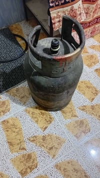 قنينة غاز للبيع تواجد شوراو فاضية السعر 70 الف تواصل 07839428744