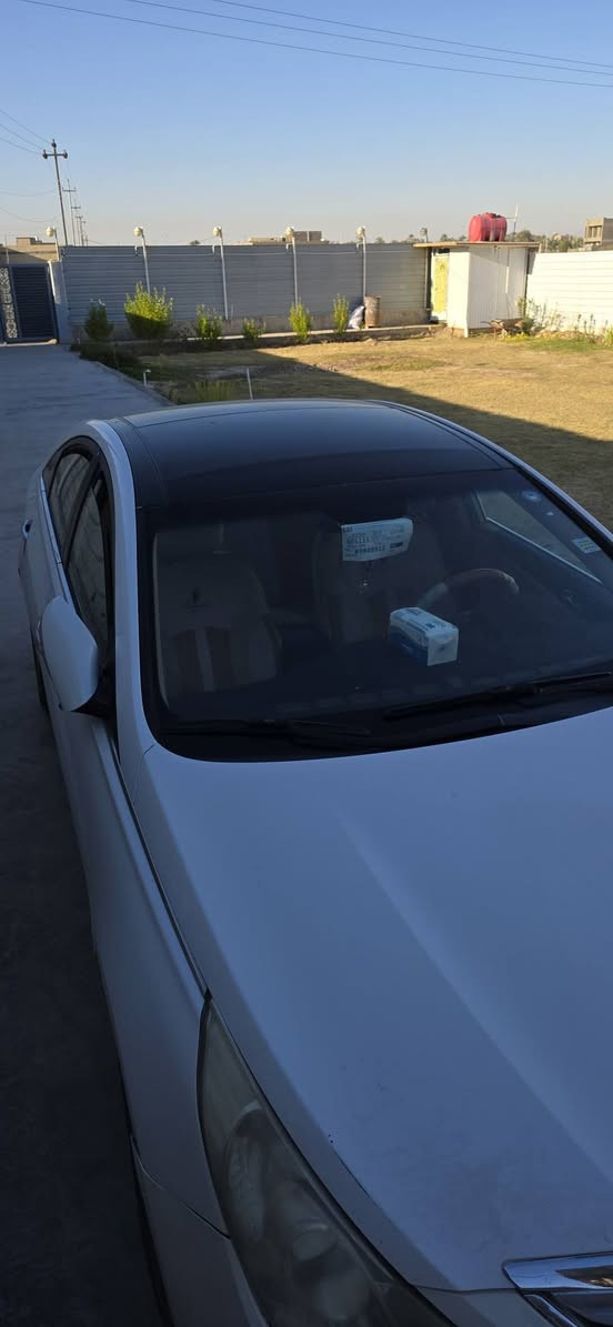 السلام عليكم للبيع فقط سوناتا 2011 خليجي لون ابيض اربيل باسمي فول مواصفات السعر 122 مجال بسيط..
1- مكينه 2400 دوش مبدله لا تنقص ولا تبخير.
2-كير اوتو+عادي+شفتات ستيرن.
3-شاشة CD بلادي+كاميرا.
4-مري جانبية قلاب+اشارة.
5-كشن كهرباء+مساج.
6-سقف بانوراما. 
7-تبريد قطعتين.
8-بك لايت ليزري.
9-ويل كب بلادي.
10-صدر أمامي خلفي+اطارات جديد.
11.تحكم ستيرن جهتين.
12-حساس خلفي.
سيارة بدون حادث فقط بارد قليل جدآ 
هاتف ***********
