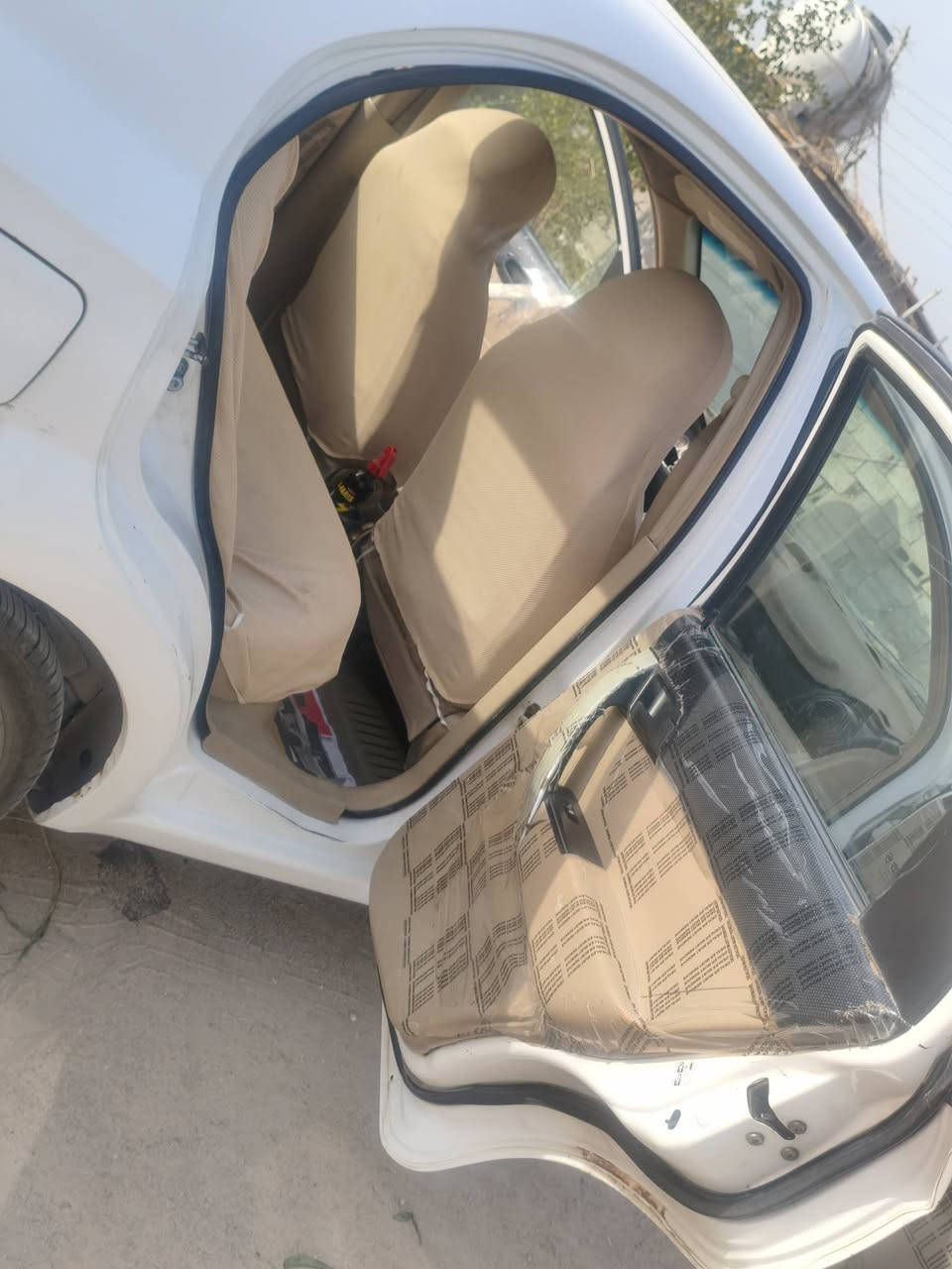 اسلام عليكم سيارة للبيع افيو موديل 2010 بسمي هزة قبل سبوع بية صبغ  حزام محرك خير  من الله كير اوتوماتيك حدادية خير من الله سعر 68وبية مجال عنواني النجف  
***********
