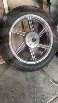 تايرات إيراني جدد ما مستخدم اريد أبيعهن امامي وخلفي هنه والوياله مكاني...