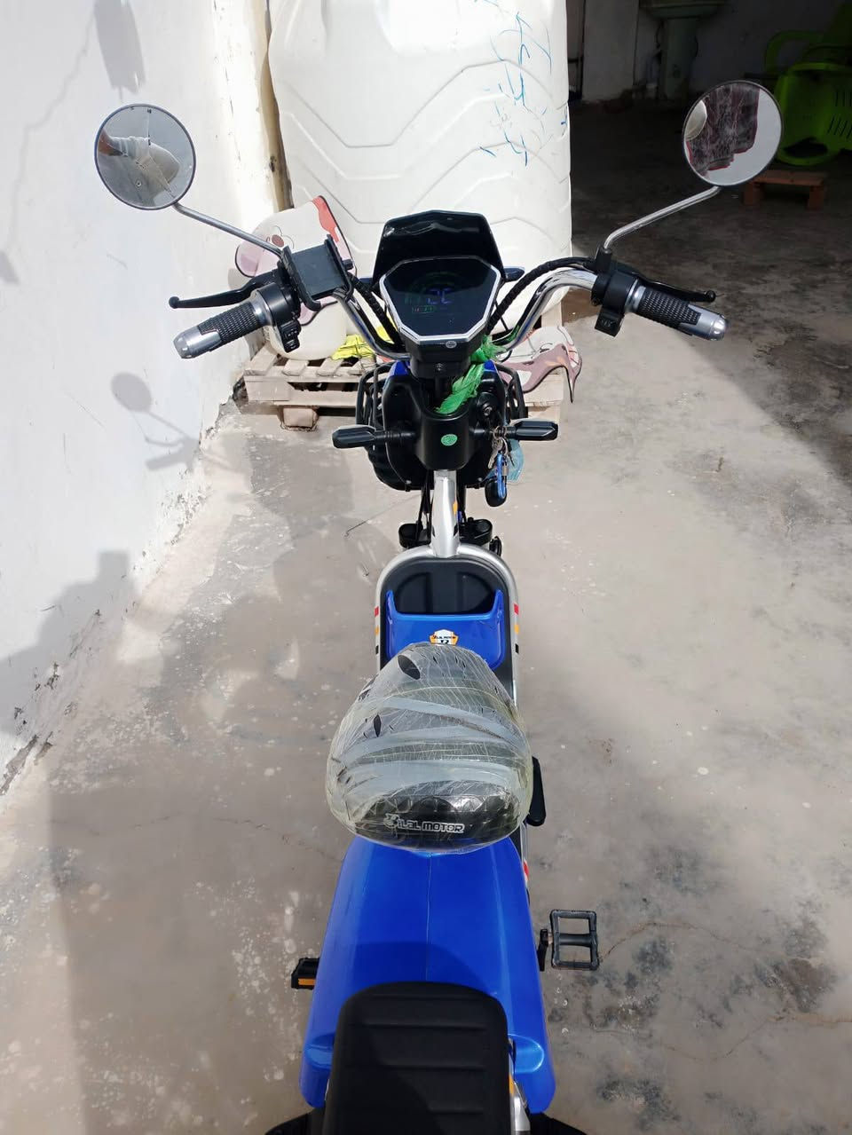 درجة شحنة كهربائية اللبيع جديدة سعره ٤٥٠ بية مجالعنوان المسيب  رقم الهاتف ***********
