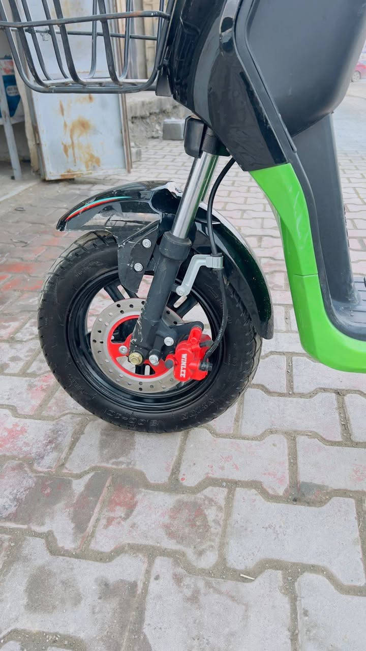 السلام عليكم 
بايسكل شحن للبيع 
R9
موديل 2025
السرعة 109 
اربع تبديلات 
نظام رجوع R
بلاتوث صويج
تشغيل ع بعد بصمه 
بطاريات 5 كبار شرط ع فحص جدد 👉👉 
السعر 370 وبي مجال 
مكاني الشرقاط قرب كراج الشرقاط 
رقم الهاتف ***********
نشاط فول جاهز 🤗
