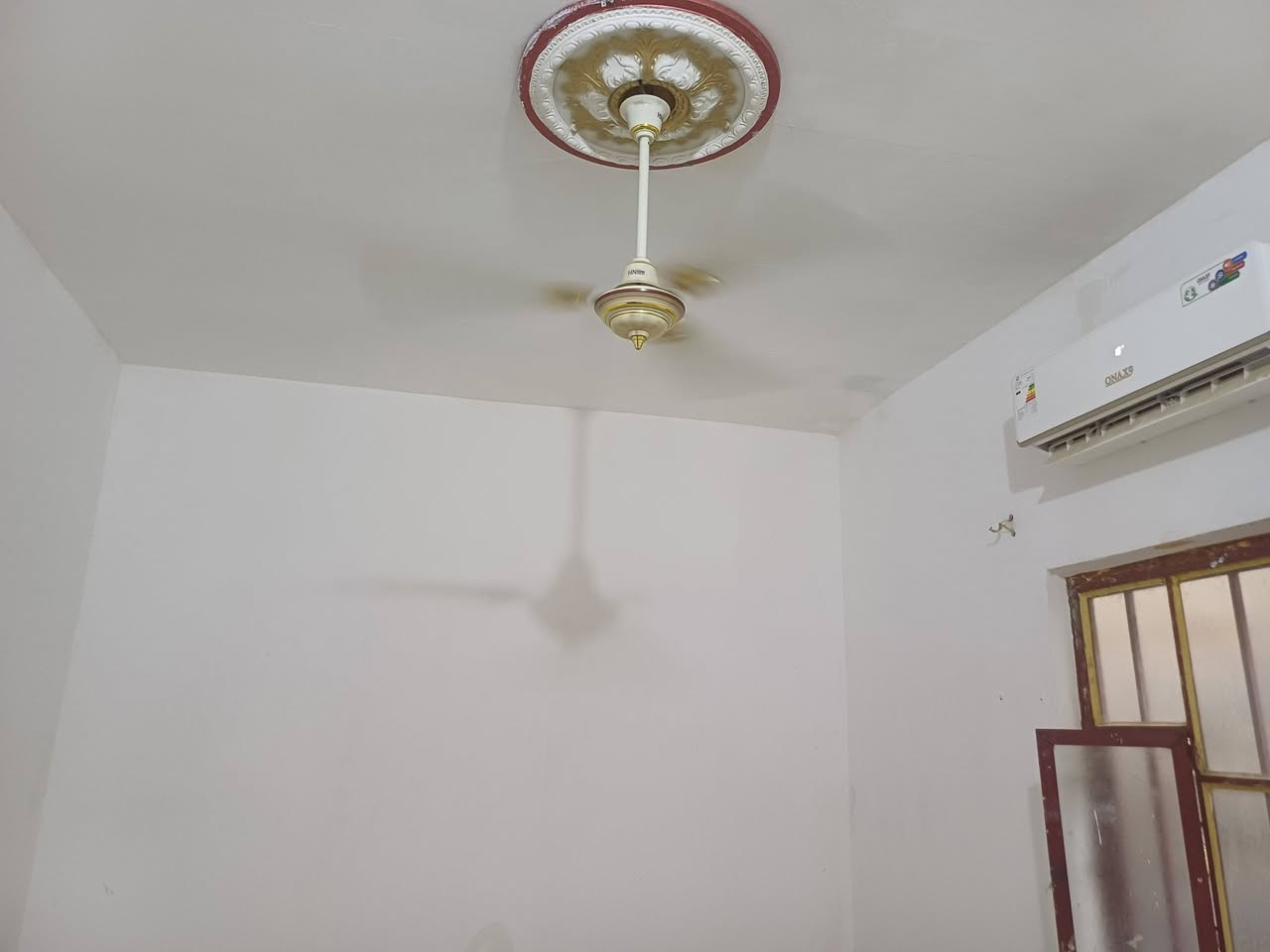 @إشارة 
سلام عليكم بيت بحي لمنتظر كامل مكمل بيت يتكون من ثلاث قرف نوم وصاله ومطبخ ودوانه بيت بناء جديد بشارع لحسينيه مال حي المنتظر ***********

