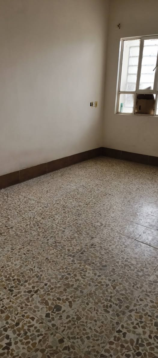 بيت اللايجار مساحه 100 متر يحتوئ علئ غرفه نوم واحده ستقبال وهول ومطبخ وحمام  خدمات مي وكهرب وشارع موقع حي السماح الثانيه يم ملعب السماح 
السعر 200 الف 
اللستفسار ***********
