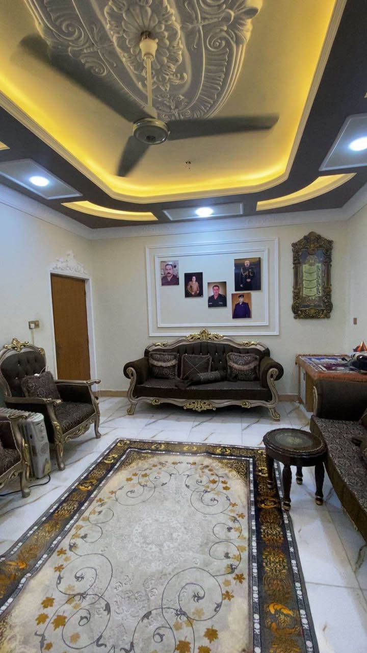 السلام عليكم  و رحمة الله دار حديث للبيع في حي الحضارة الشارع الرئيسي لمدرسة العبير بالفرع المقابل لأسواق هايبر الريان  و جميع ملحقات الدار تحتوي على الديكوات و النقوش المغربية الحديثة و بمختلف التصاميم و  بمساحة 420  واجهة 14 متر و النزال 30 متر تفاصيل الدار:- 
1-  حديقة امامية كبيرة بمساحة 12X8 متر تحتوي على كافة أنوع الأزهار و أشجار الزينة و  العطرية والحمضيات  الأشجار المثمرة  و تحتوي على شلال ماء و نافورة حجرية مع الإضاءة الخاصة بالحدائق بالإضافة إلى جلسة خارجية مطلة على الحديقة 
2- كراج  كبير و مسقف يتسع لسيارات عدد اثنين 
3- محمية طبيعية للحيوانات و الطيور مسقفة بالحديد و القواطع بمساحة 12X6 متر و تحتوي على شلال ماء مشيد من السيراميك و العوازل لمنع الرطوبة 
4- البناء طابقين كونكريت مسلح يحتوي على خمس غرف نوم  بمساحة 5X5 واحدة منها ماستر و استقبال كبيرة بمساحة 6X5 و صالتين كبيرة  الأولى بالطابق الأرضي و الثانية بالطابق الأعلى بمساحة 9X7 و مطبخ منفصل بمساحة 6X6 و حمامات صحية عدد أربعة و السعر (525) خمسمائة و خمسة و عشرون مليون دينار للاستفسار أكثر الاتصال الأرقام ***********
*********** ديوانية, القادسية
